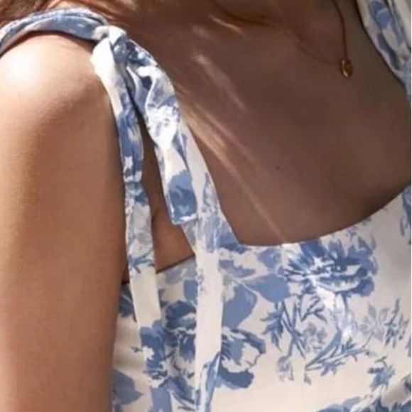 Reformation summer top in size 2, Olympia floral agean blue pattern - Picture 7 of 7